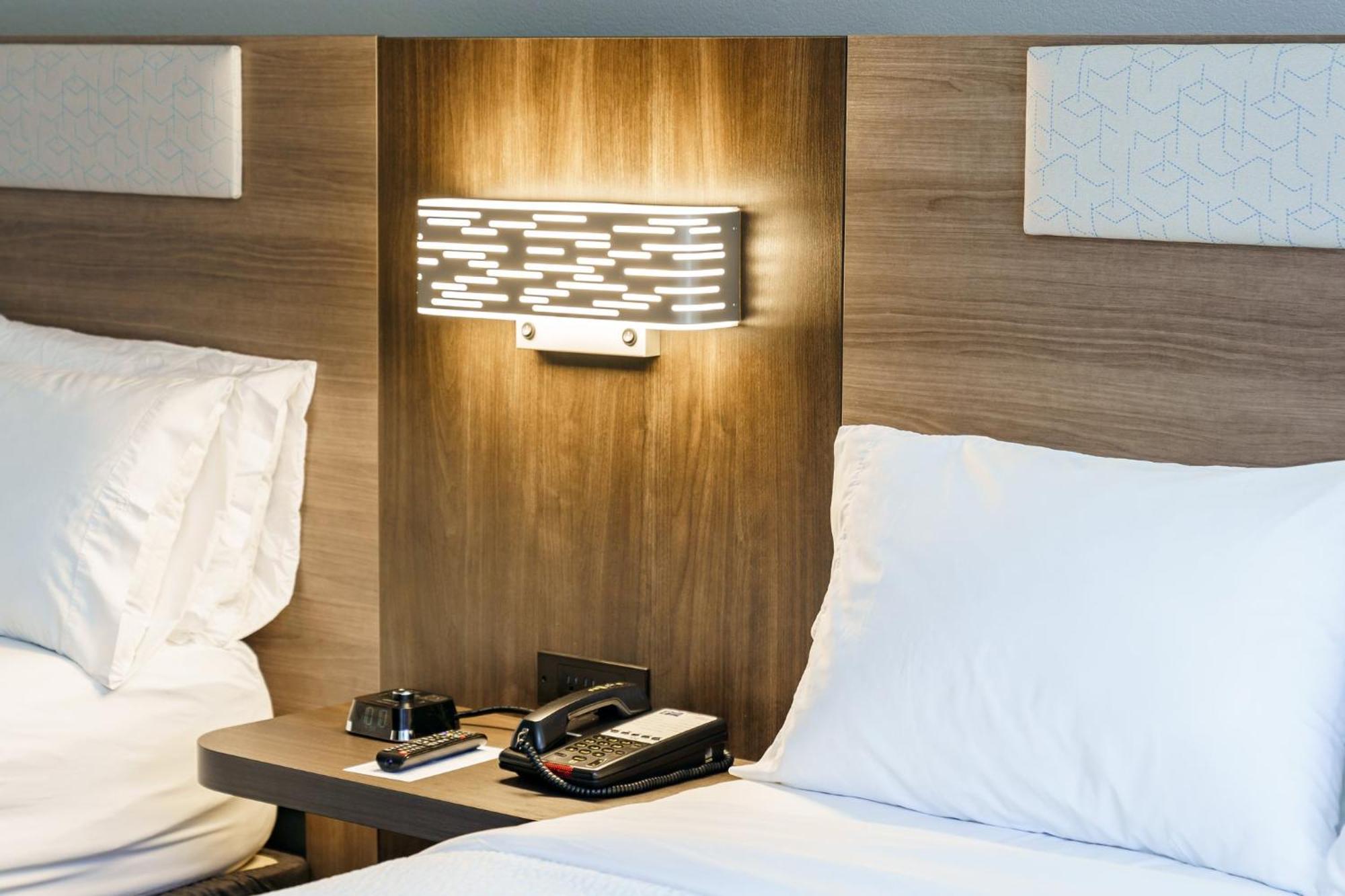 Holiday Inn Express Hotel Raleigh Southwest By Ihg Esterno foto